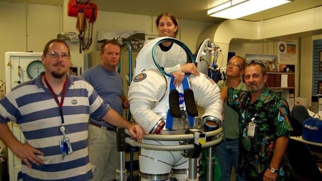 La NASA crea un traje espacial para astronautas con 'curvas'