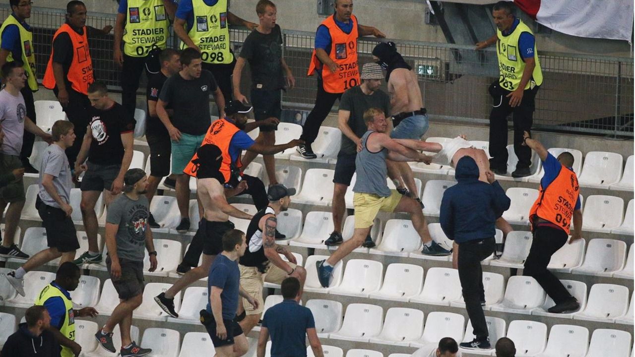 La UEFA abre expediente a Rusia por "disturbios" y "comportamiento racista"