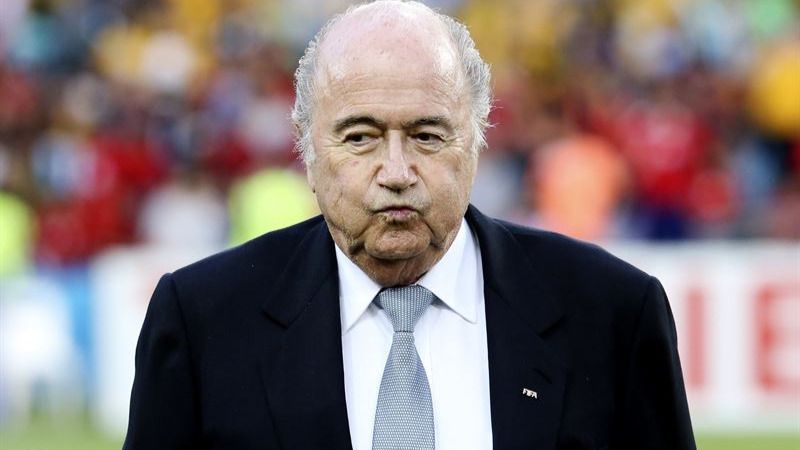 El corrupto Blatter acusa a la UEFA de usar 'bolas calientes' en los sorteos