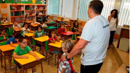Denuncian que la educación pública ha perdido 10.000 profesores fijos al año durante el Gobierno de Rajoy