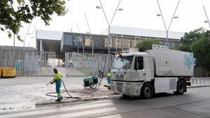 El servicio de limpieza de Madrid incorpora una cisterna 100% eléctrica
