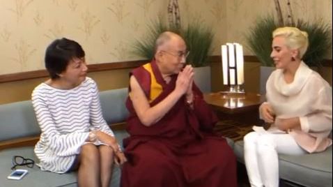 La charla entre Lady Gaga y el Dalai Lama logra una audiencia planetaria