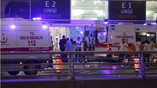 El terrorismo que no cesa: al menos 28 muertos y 60 heridos en un atentado en el aeropuerto de Estambul