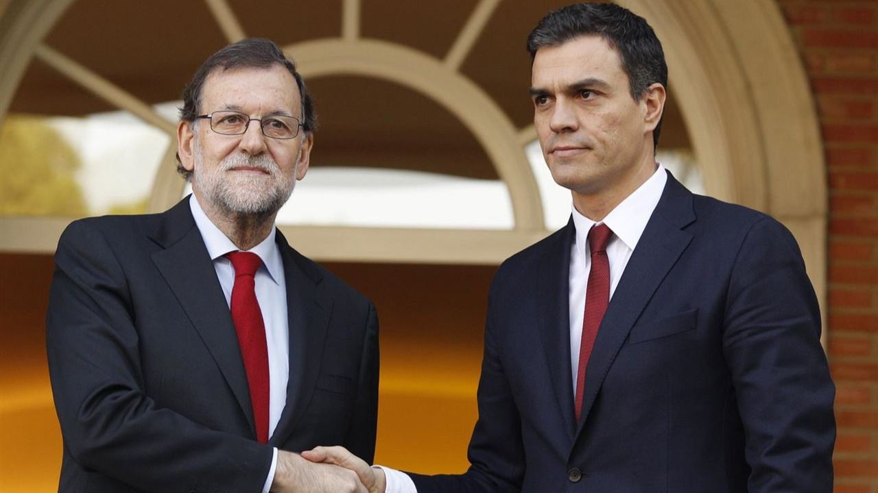 La tentadora ¿e irrechazable? propuesta de Rajoy a Sánchez a cambio de la investidura