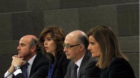 El Gobierno ocultó a los sindicatos la víspera que iba a tirar de la hucha de las pensiones