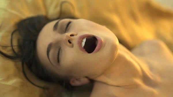 Cómo darle a ella mejor sexo oral, el cunnilingus: los consejos de sexualidad de Nayara