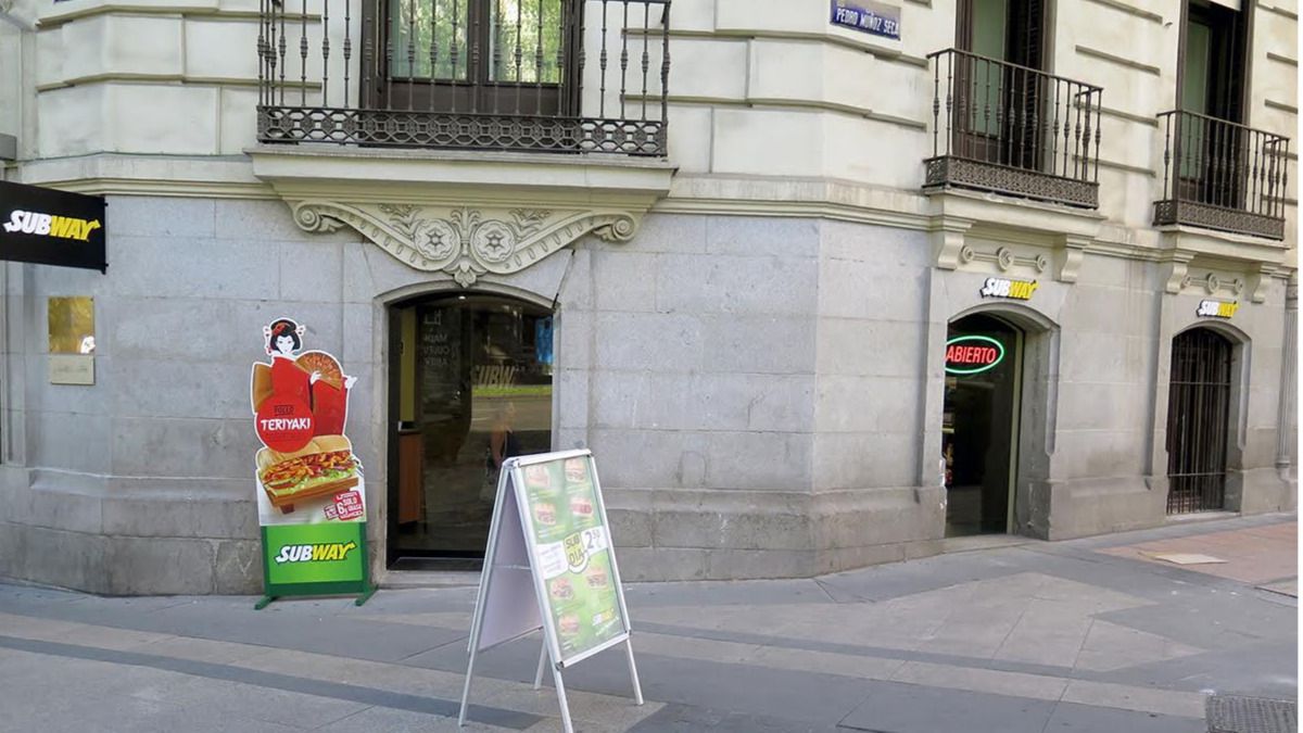 Subway abre un nuevo local frente a la Puerta del Alcalá