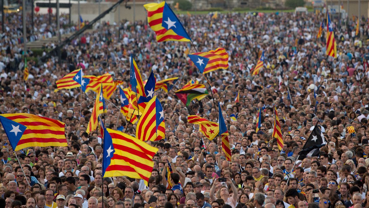 El independentismo pierde fuelle en Cataluña ante el 'subidón' de 'Podemos'