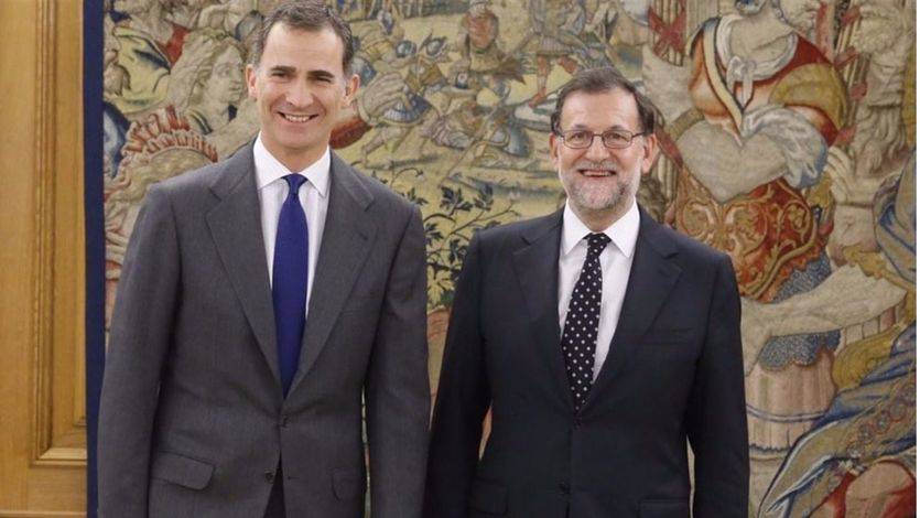 ¿Hace 'spoiler' el Twitter del PP sobre lo que le dirá Rajoy al Rey o es una cortina de humo?