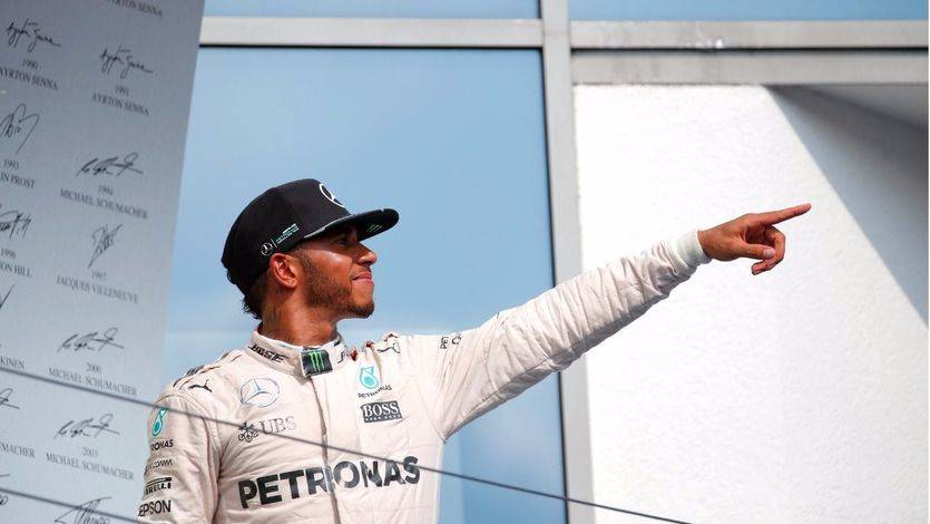 Hamilton se pasea con los Red Bull por Alemania y Rosberg se va de vacaciones segundo en el mundial
