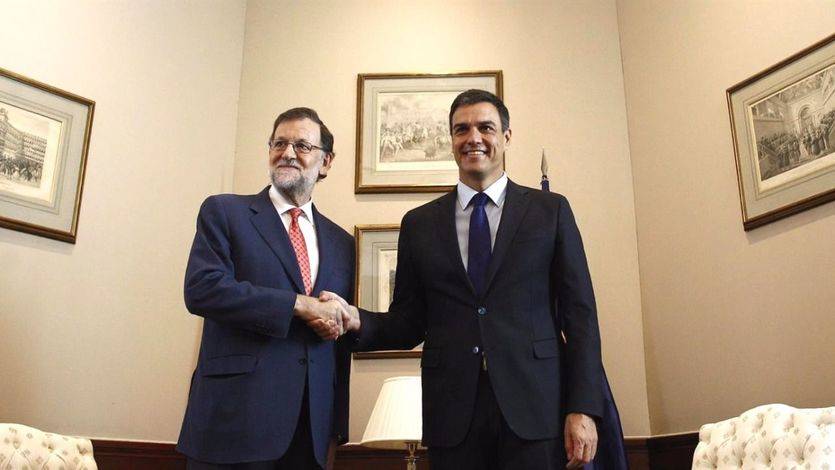 Sánchez rechaza la 'gran coalición' que Rajoy le ha puesto sobre la mesa