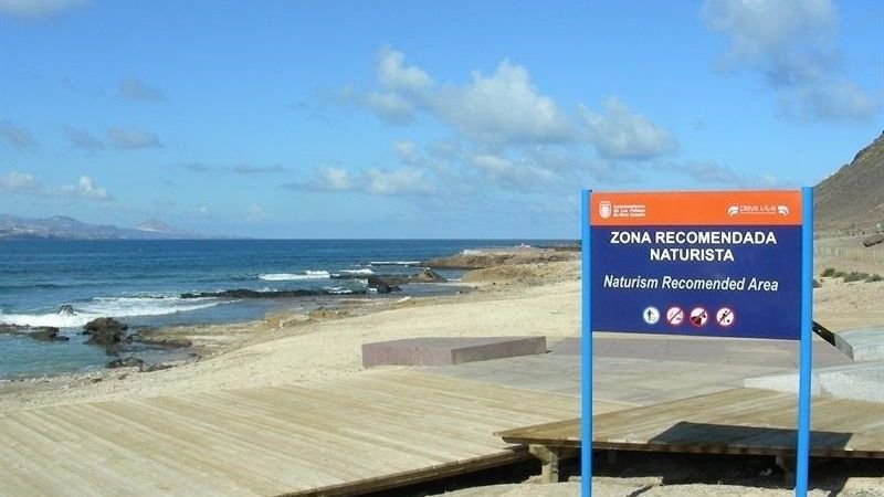 El nudismo, una tendencia al alza: una mayoría de españoles se animaría a visitar una playa nudista
