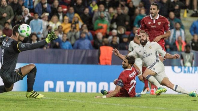 Un gol de furia de Carvajal da la Supercopa a un Madrid que remontó al Sevilla (3-2)