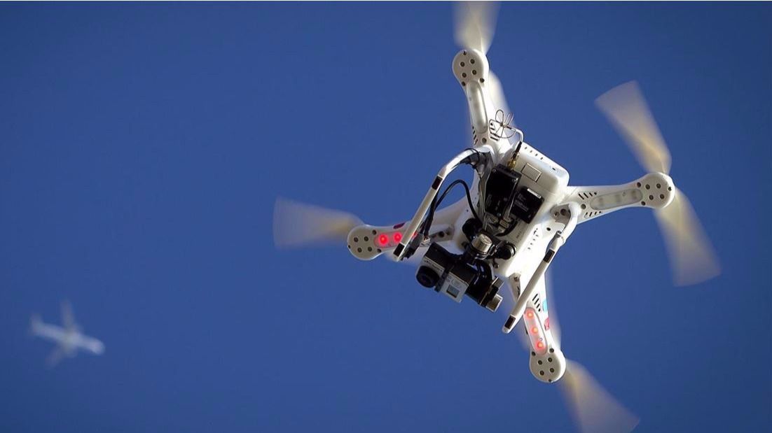 Un dron enciende las alarmas: casi choca con un avión de pasajeros