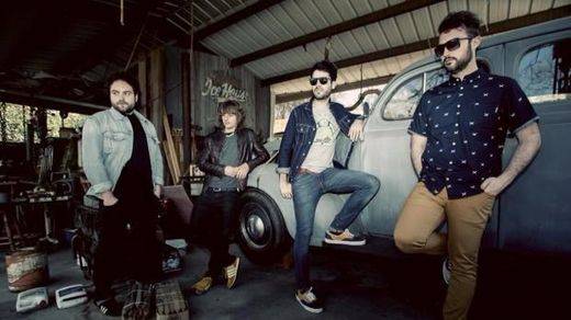 El cantante y el batería de Supersubmarina, estables dentro de la gravedad tras un accidente de tráfico del grupo