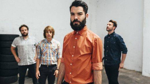 Políticos y artistas animan a los miembros de Supersubmarina tras su grave accidente