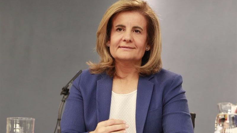 Fátima Báñez asumirá las funciones de Sanidad tras la renuncia de Alonso