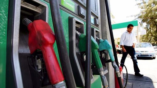 El precio de la gasolina y del gasóleo repunta por primera vez en el verano y se aleja de los mínimos