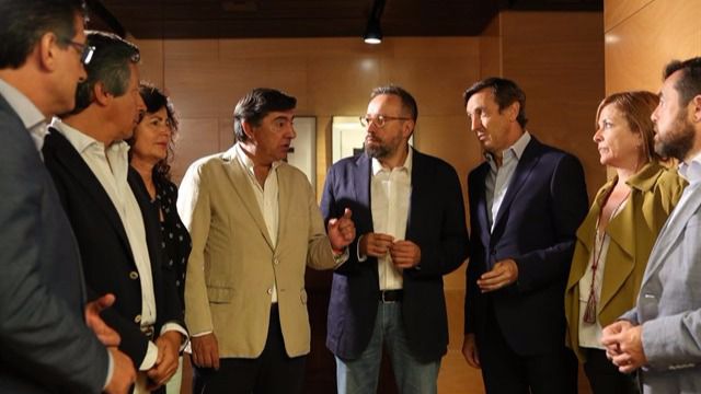 Semana política clave: los equipos de PP y Ciudadanos inician a contrarreloj la negociación de la investidura de Rajoy