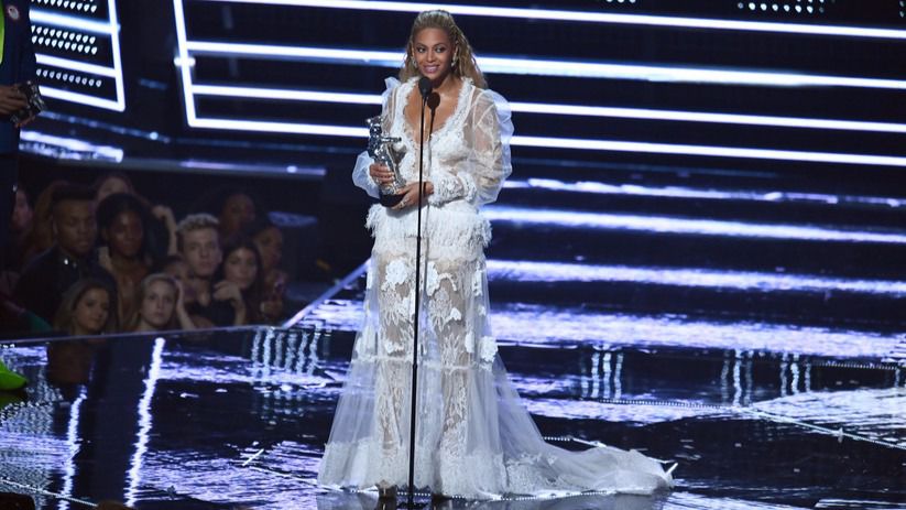 Beyoncé arrolla en los premios MTV Video Music Awards, donde regala una actuación memorable