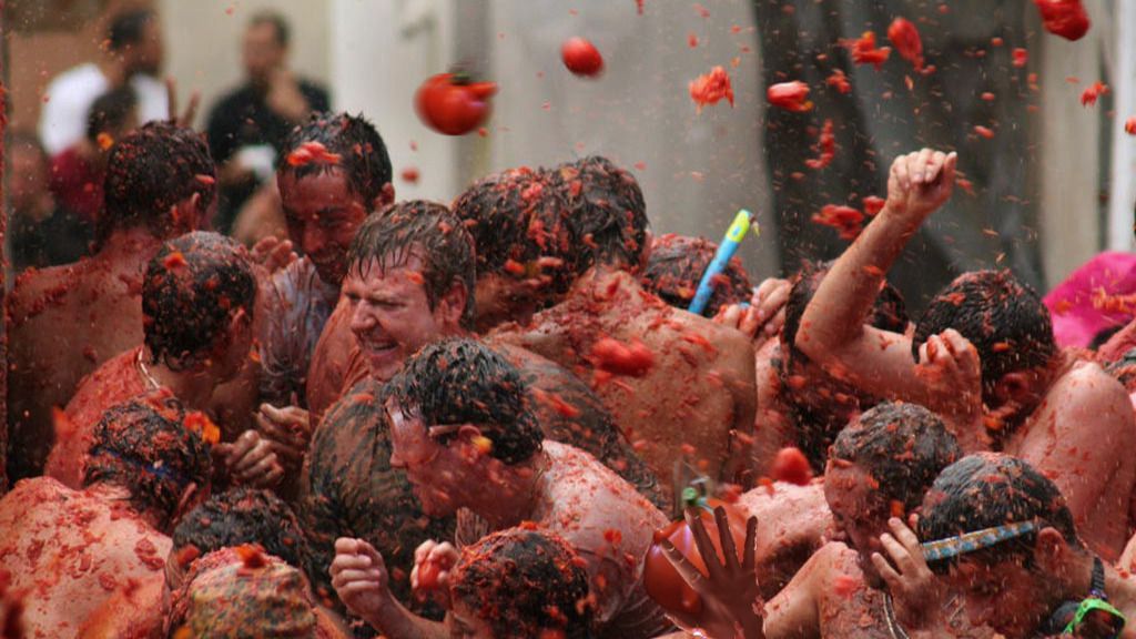 Toma tomate: así se bañó Buñol este año con la Tomatina