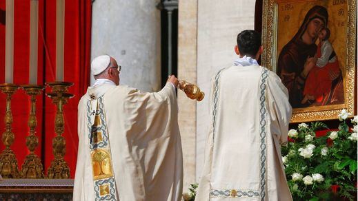 El Papa invita a comer pizza en el Vaticano a 1.500 pobres tras la canonización de Madre Teresa