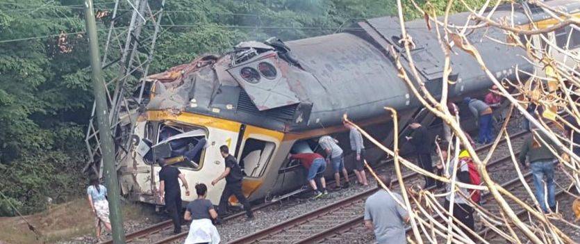 El descarrilamiento del 'tren Celta' deja ya 4 fallecidos y unos 50 heridos