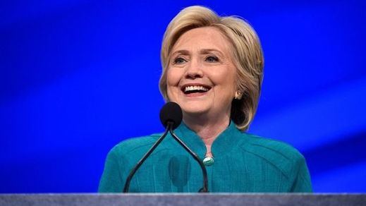 Hillary Clinton retoma su campaña tras la neumonía que tanto ha utilizado Trump en su contra