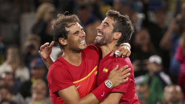 Rafa Nadal y Marc López consiguen en dobles el punto que devuelve a España al Grupo Mundial de la Davis