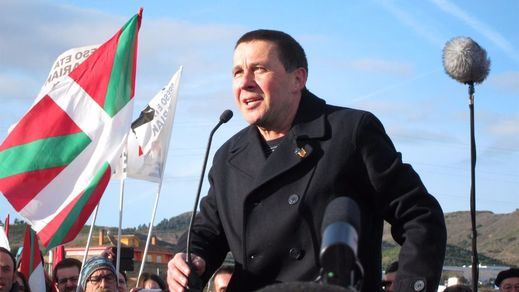 Otegi ofrece a Podemos un trío con el PNV al estilo navarro