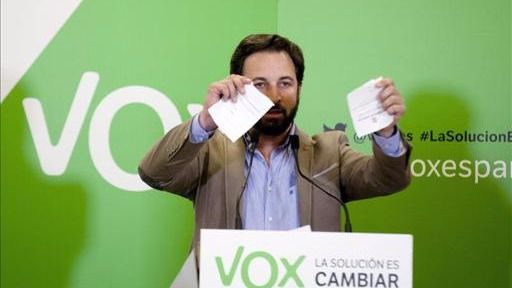 Vox se toma la revancha: intenta boicotear un acto de Otegi con un asalto 'fantasma' al atril