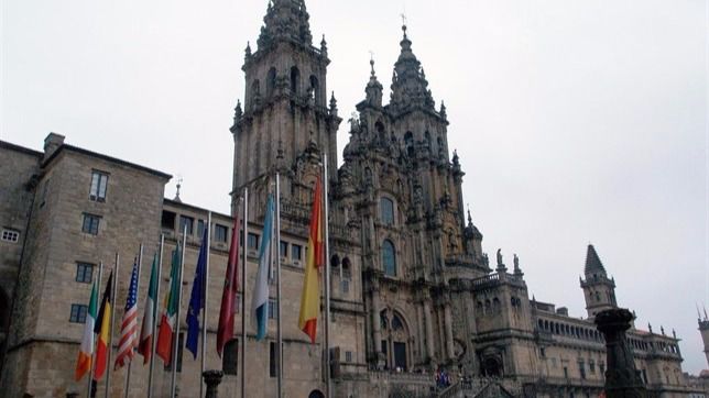 IU reclama a la familia Franco dos estatuas de la Catedral de Santiago
