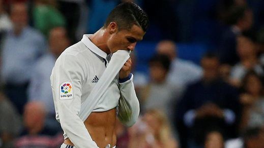 Un Madrid sin Modric y con quejas arbitrales corta su racha triunfal empatando 1-1 ante el Villarreal