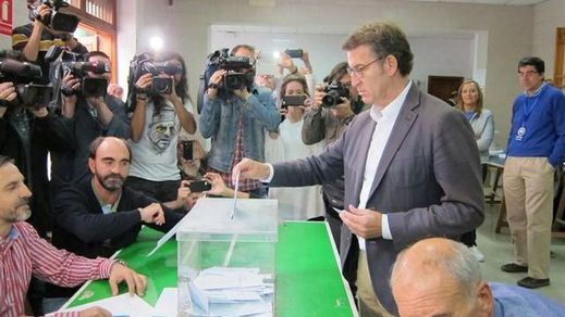 La participación cae casi tres puntos en el País Vasco y se mantiene en Galicia