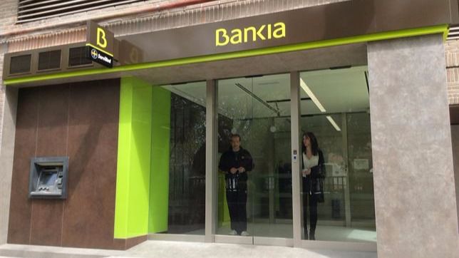El FROB estudia la fusión de Bankia y BMN