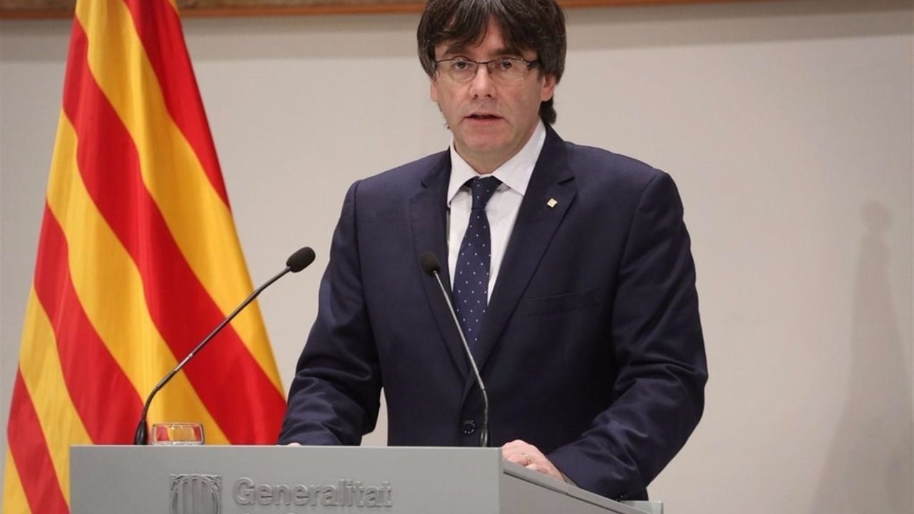 Puigdemont disfraza de legal un referéndum unilateral sobre la independencia de Cataluña