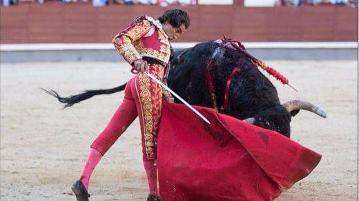 Feria de Otoño: el arte de Curro Díaz refulge en una tarde llena de peligro y cornadas como en Ferraz