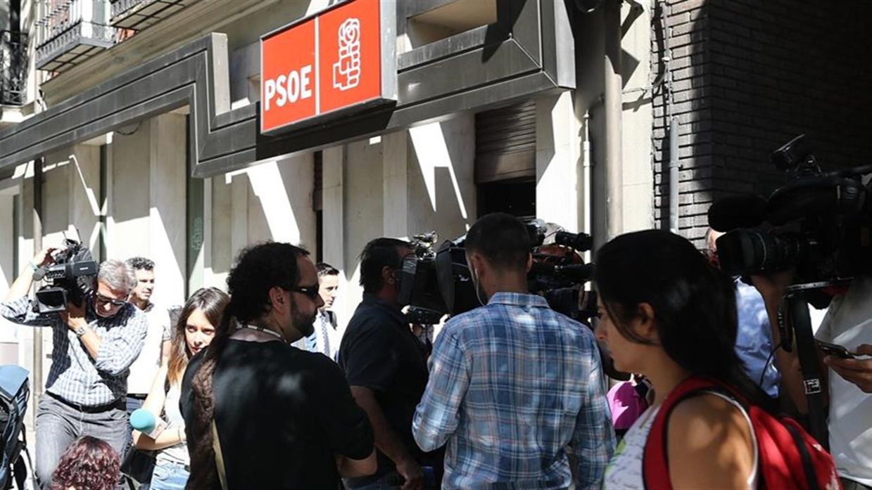La gestora del PSOE arranca hoy su andadura con la investidura de Rajoy como principal reto