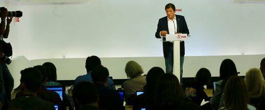 Javier Fernández, con quien está encantado Rajoy, comenzará a dar indicaciones a los diputados del PSOE