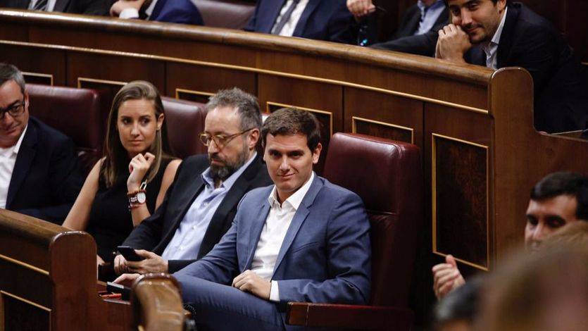 Rivera se muestra optimista tras la marcha de Sánchez: 'Estamos mejor que hace una semana'