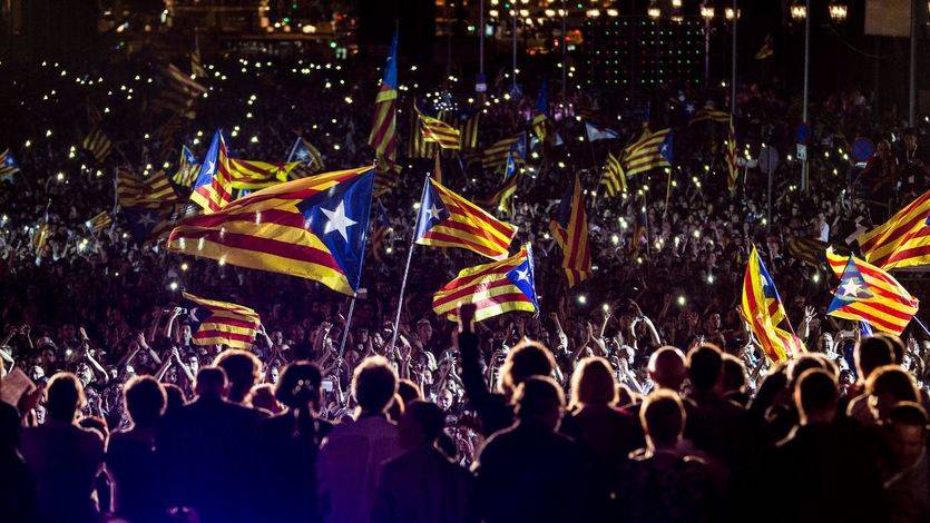 Las fuerzas independentistas catalanas cierran el acuerdo para un referéndum en 2017