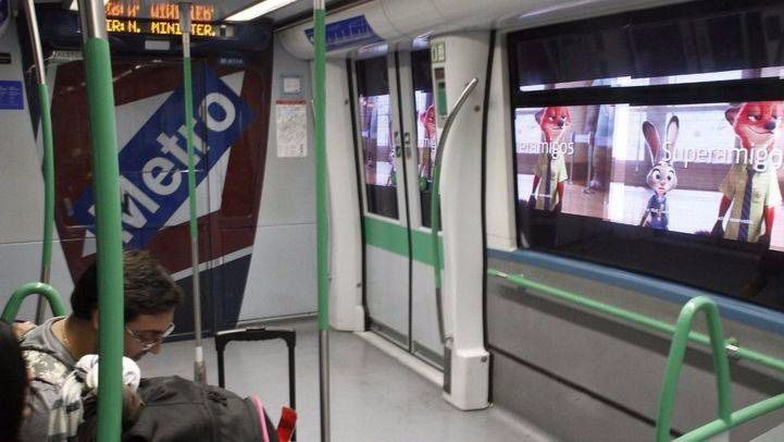 Metro de Madrid inaugura un sistema de publicidad "revolucionario": spots en los túneles