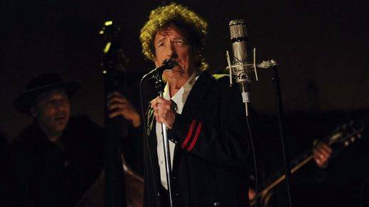 La Academia de los Premios Nobel buscan sin éxito a Bob Dylan