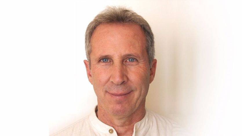 Pedro Ródenas, médico naturista: 'Los médicos saben curar enfermedades, pero no educar en salud'