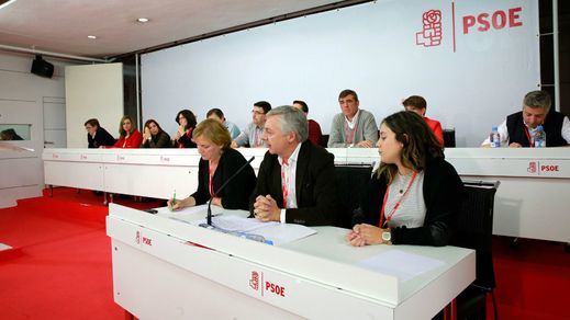 Así está la situación en el PSOE: lo que votará cada región en la investidura