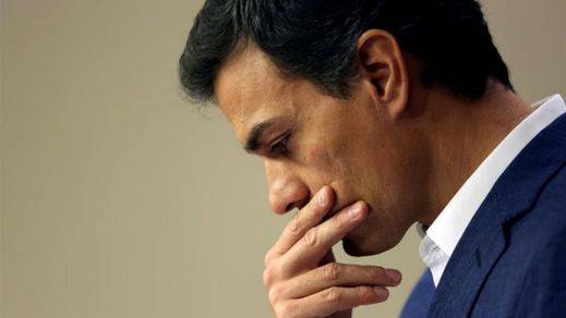 Sánchez deja el escaño entre lágrimas y promete regresar para liderar un nuevo PSOE