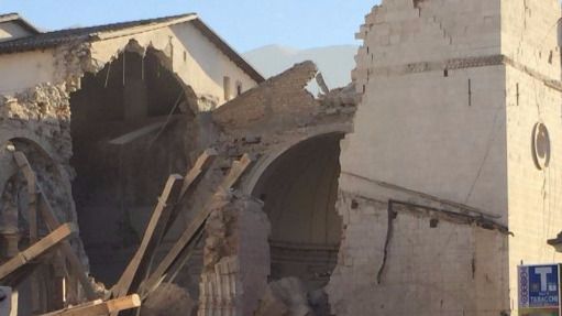 Otro terremoto, el más fuerte en décadas, sacude de nuevo el centro de Italia