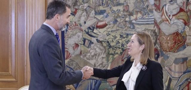 Ana Pastor comunica al Rey que Rajoy ya es presidente… pero no tiene ninguna prisa