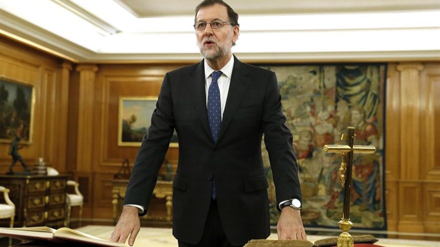 Rajoy jura el cargo de presidente más difícil de la reciente historia democrática de España