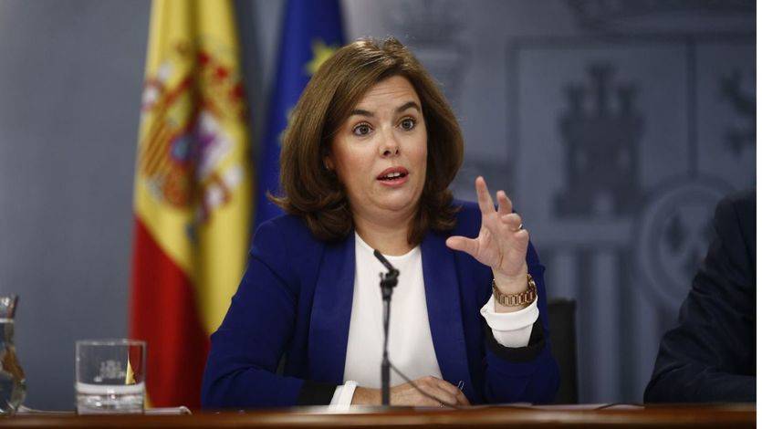 Sáenz de Santamaría repite como vicepresidenta, pero cambia la portavocía del Gobierno por el reto catalán